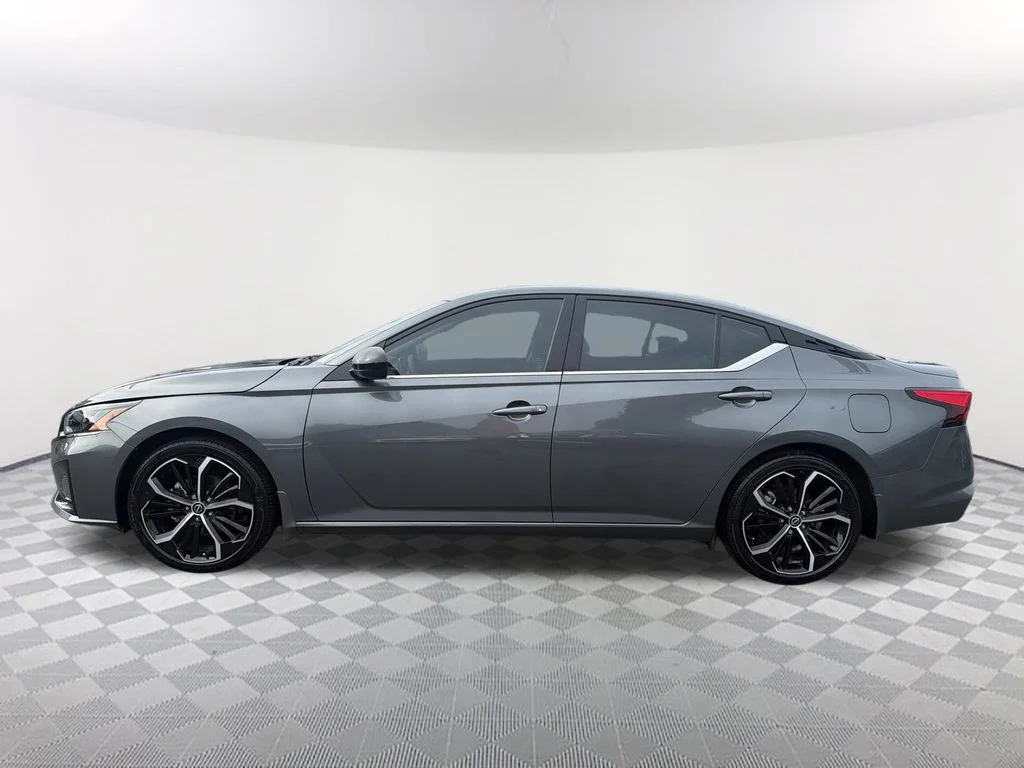 Used 2025 Gray Nissan 2.5 SR image 8