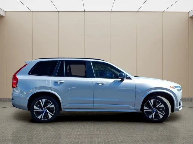 Used 2023  Volvo T8 Plus Dark Theme 7 Passenger image 10