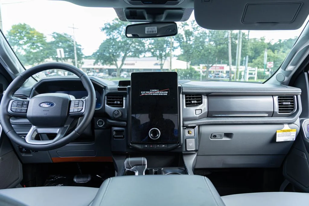 2025 Ford F-150 Lightning Flash - Photo 11