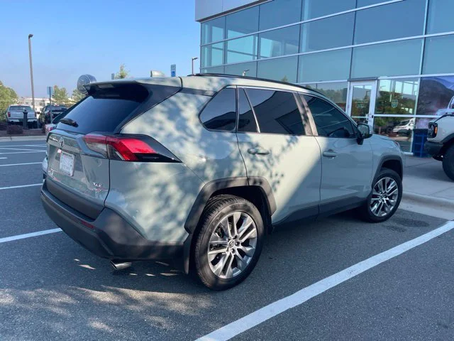 Used 2022  Toyota XLE Premium image 4