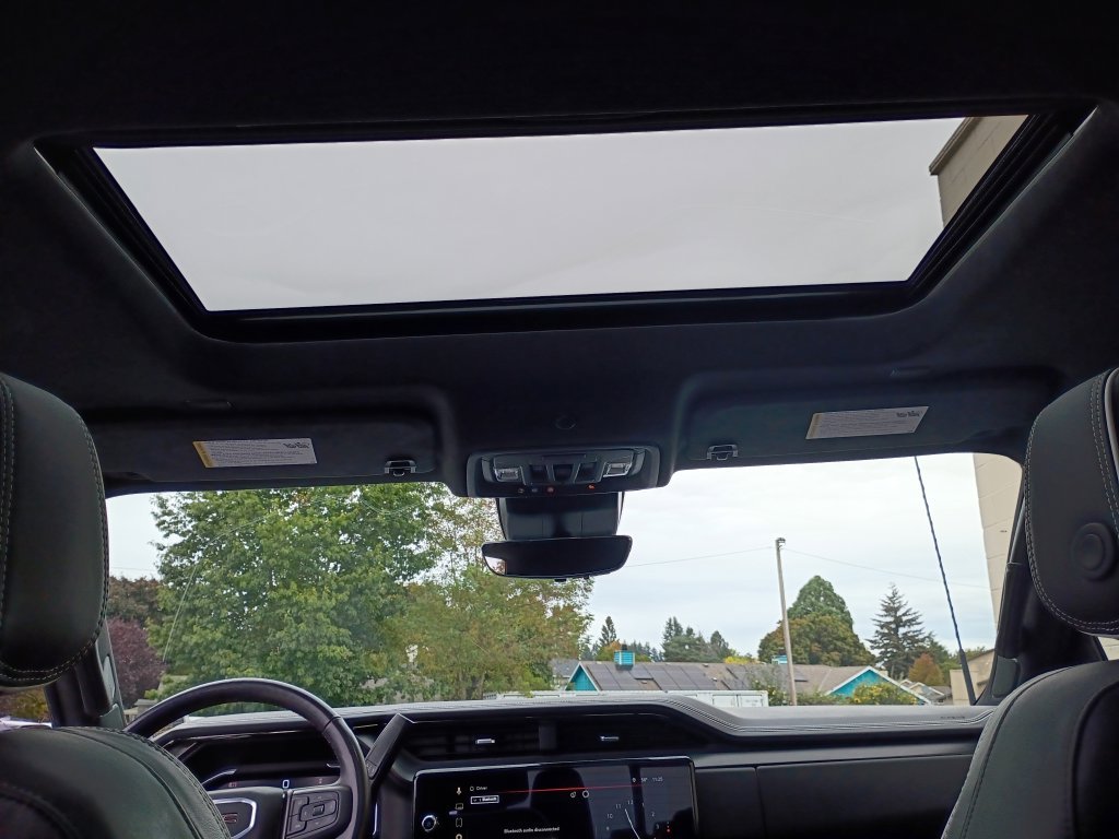 Used 2025 White GMC AT4X image 22