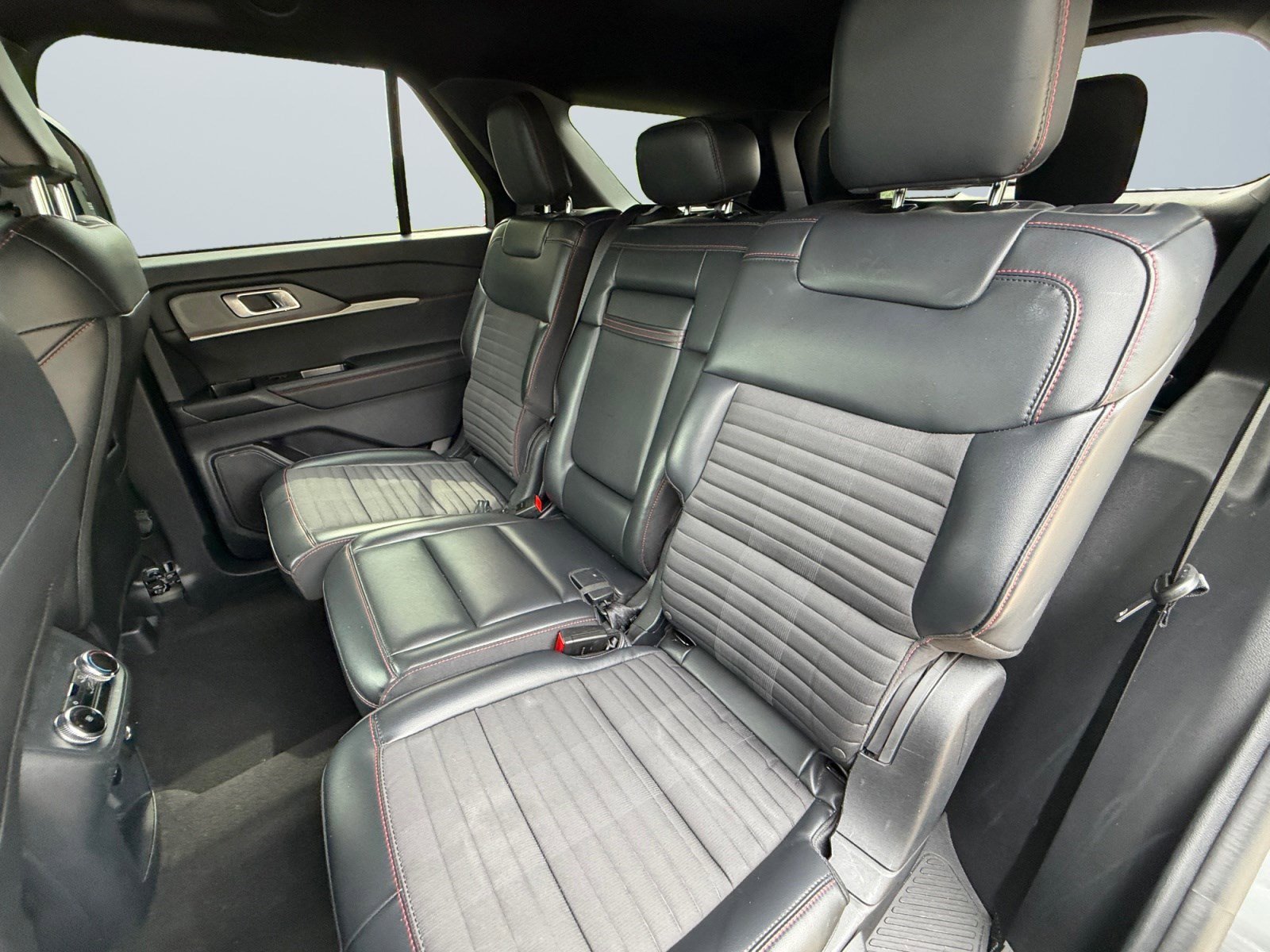 2025 Ford Explorer ST-LINE - Photo 14