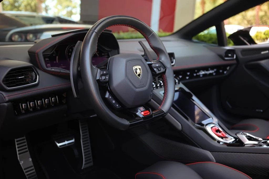 Used 2020 Nero Noctis Lamborghini Base image 31