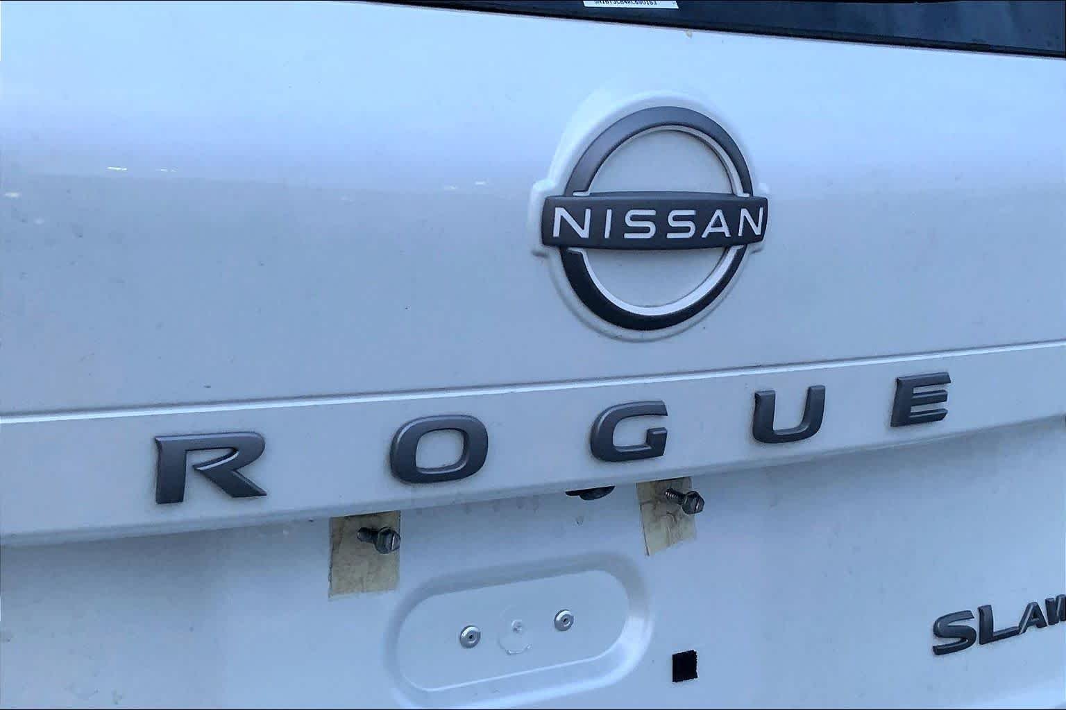 Used 2024 Everest White Pearl Nissan SL image 28