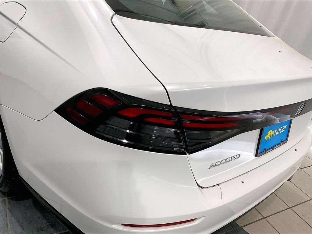 Used 2025 White Honda LX image 32