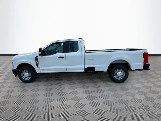 New 2026 Oxford White Ford XL image 3