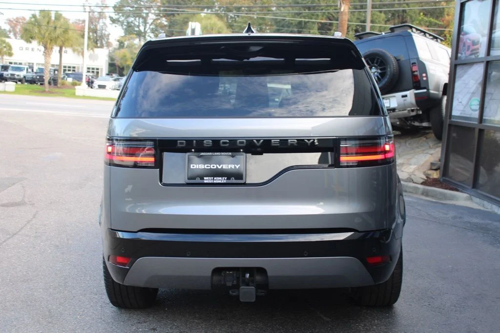 Certified Used 2025 Eiger Grey Metallic Land Rover Dynamic SE image 8