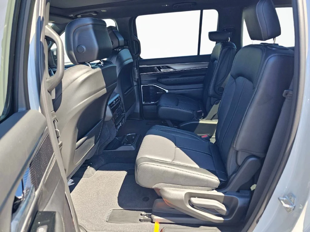 New 2026 Ghost Exterior Paint Jeep Limited Altitude image 31