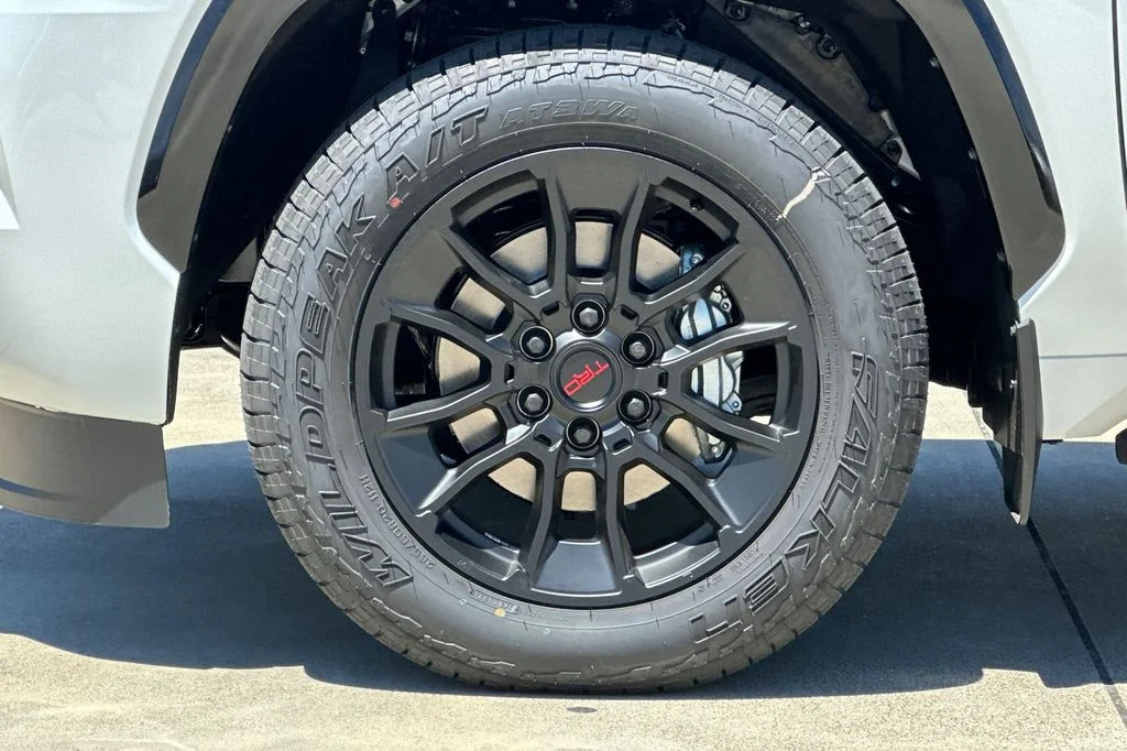 New 2026 Wind Chill Pearl <sup>1</sup> Toyota  Platinum image 25