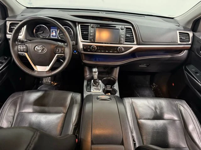 Used 2016 Silver Toyota Limited Platinum V6 image 39