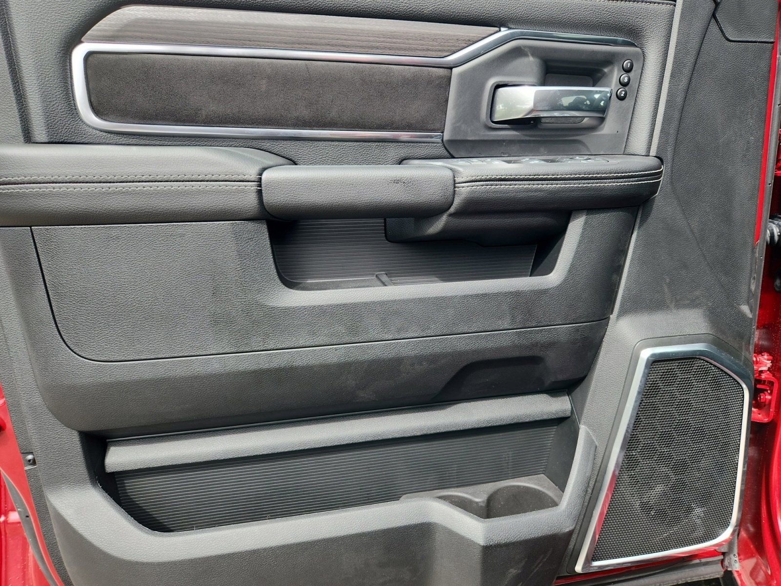 New 2026 Molten Red Pearl-Coat Exterior Paint RAM Laramie image 19