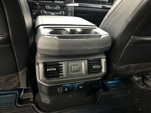 Used 2024  Ford Lariat image 23