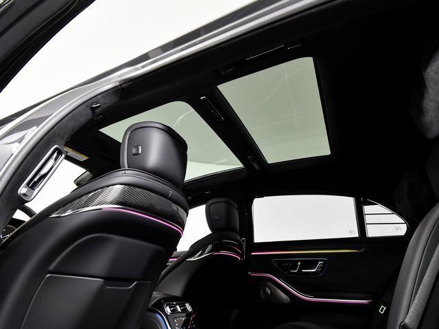 New 2026 MANUFAKTUR Silicon Grey Mercedes-Benz S 63 E AMG® image 108