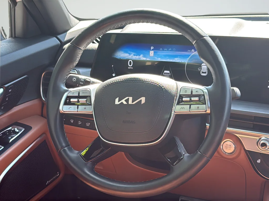Used 2025 White Kia SX X-Line image 23