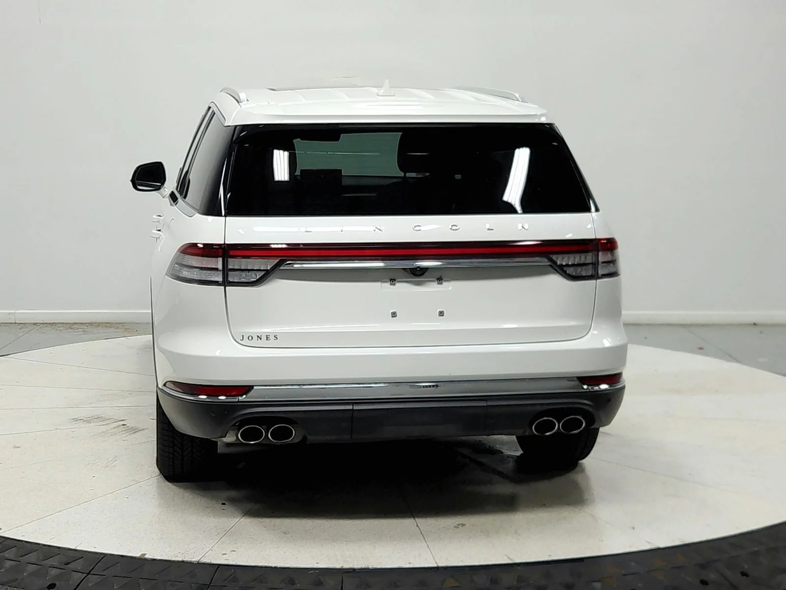 Used 2023 Pristine White Lincoln Reserve image 7