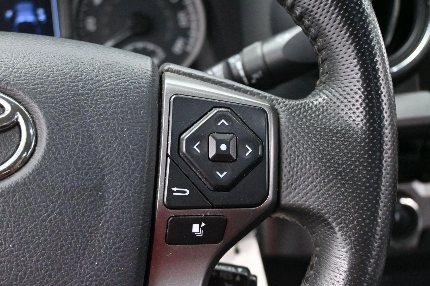 Used 2017 Magnetite Gray Metallic Toyota SR5 image 17