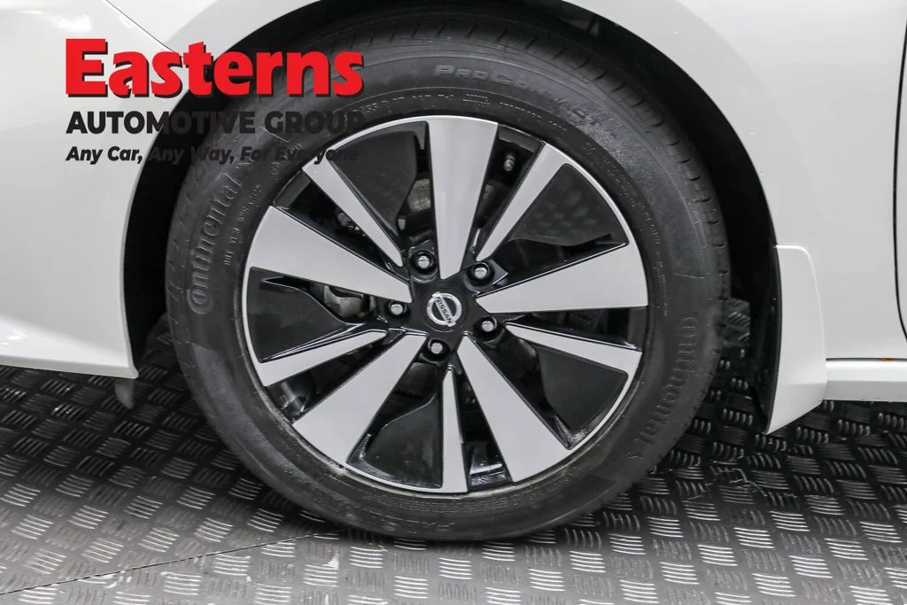 Used 2022 White Nissan 2.5 SV image 31