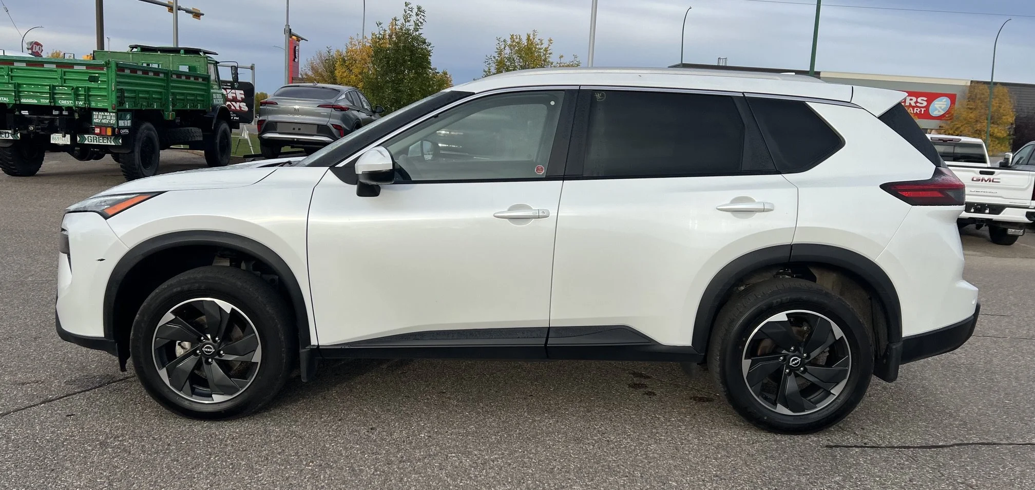 Used 2026 White Nissan SV Moonroof AWD image 2