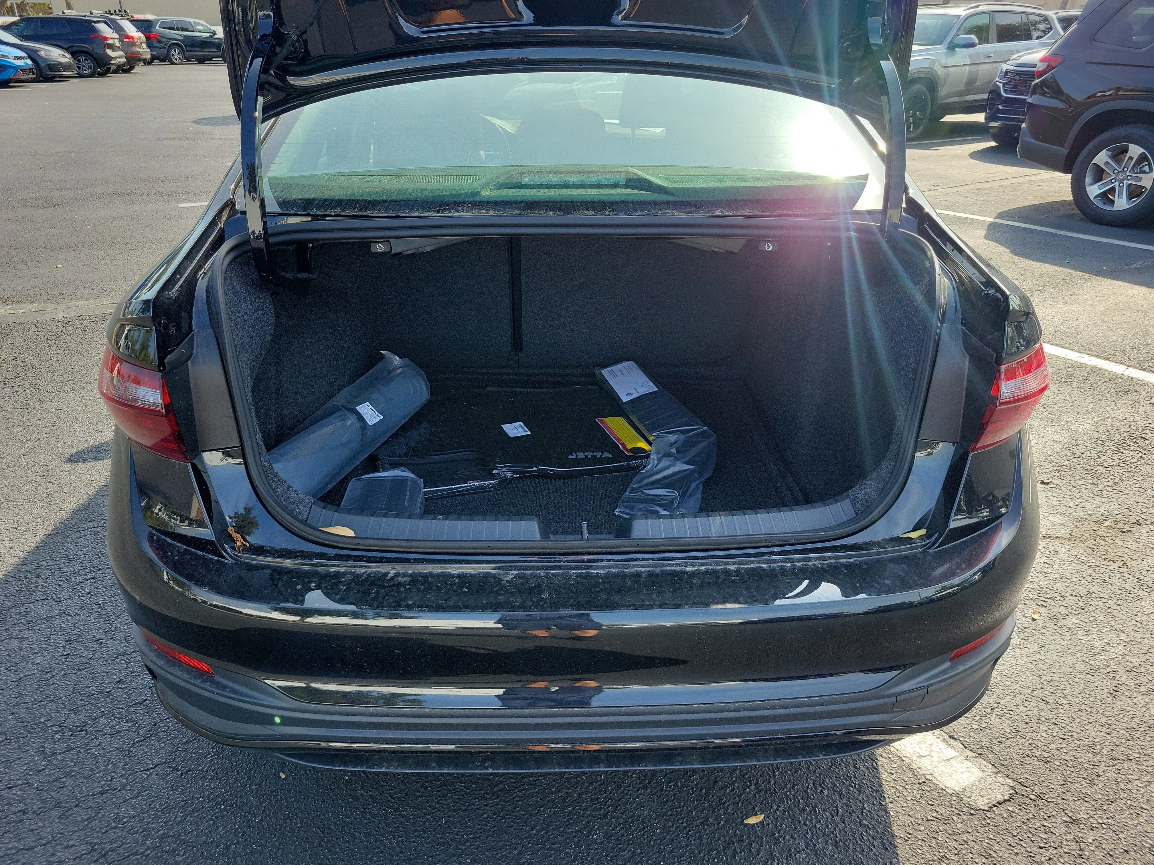 2026 Volkswagen Jetta SE - Photo 13