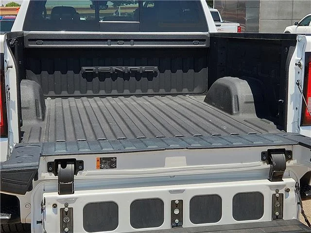 Used 2024 White Frost Tricoat GMC Denali 4x4 Crew Cab 5.75 ft. box 147.4 in. WB image 9