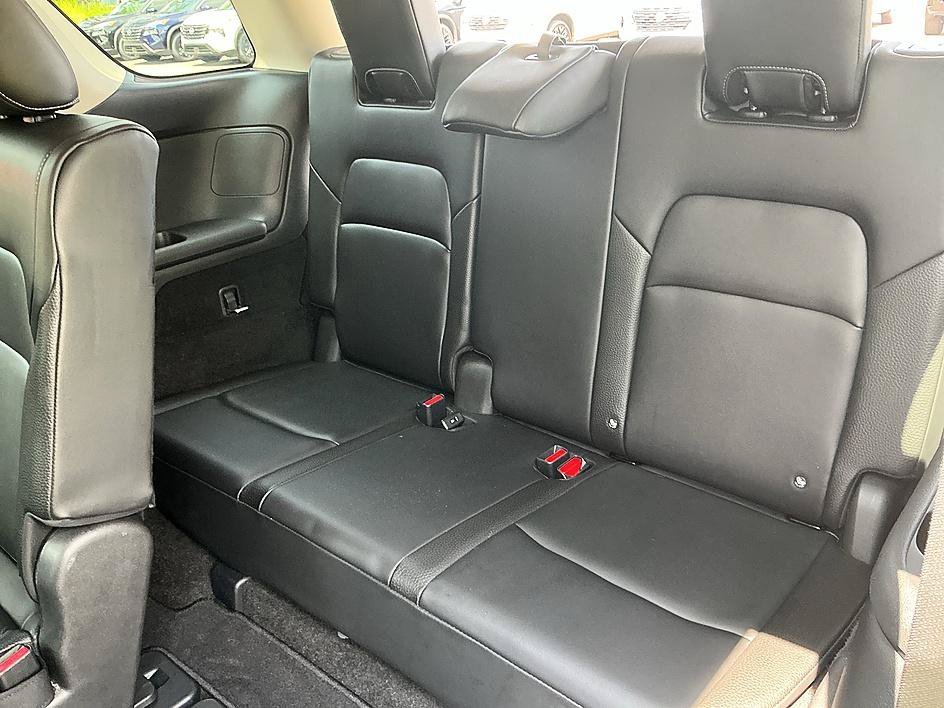 Used 2022 Super Black Nissan SL image 29