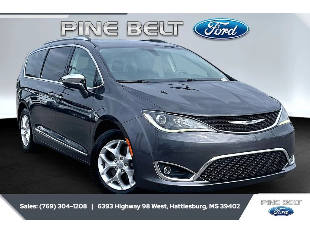 2020 Chrysler Pacifica Limited's photo