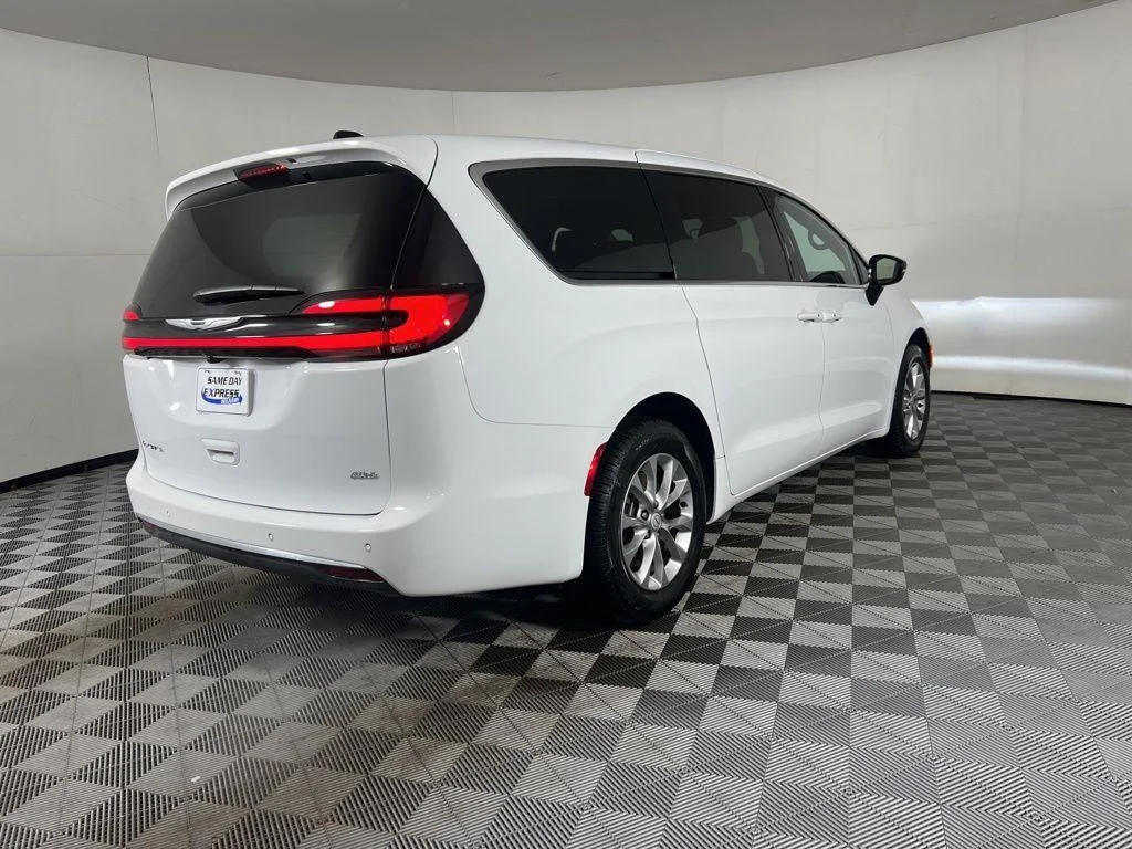 Used 2026 Bright White Clearcoat Chrysler Select image 8