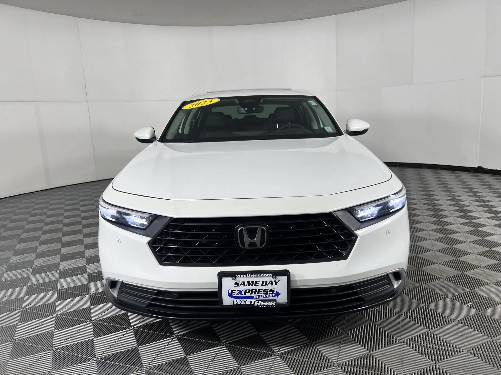 Used 2023 Platinum White Pearl Honda Touring image 21