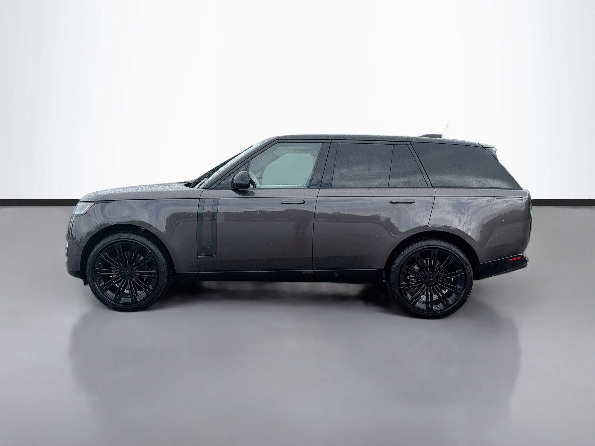 New 2026 Charente Grey Land Rover SE image 2