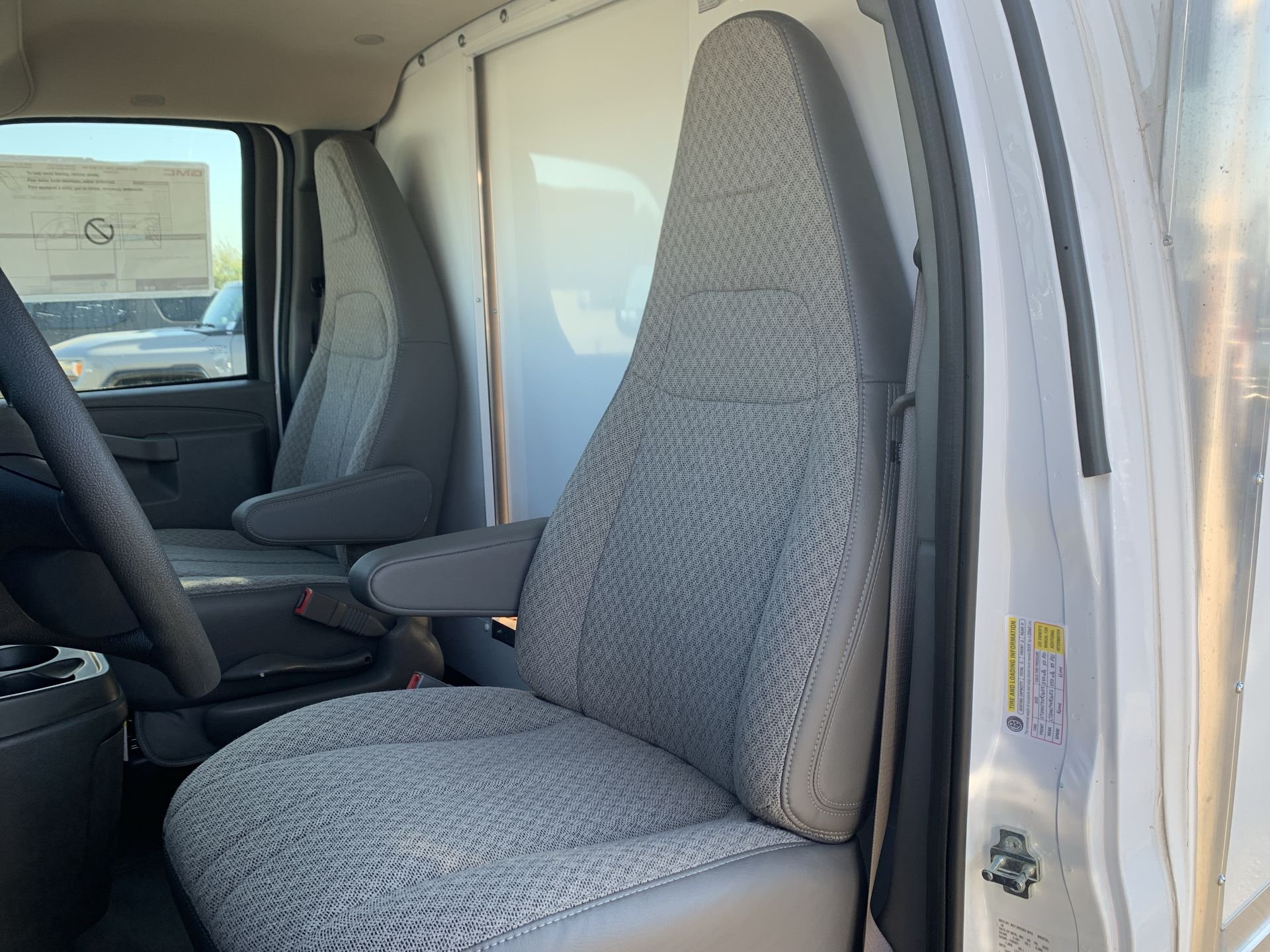 New 2025 Summit White GMC 1WT image 28