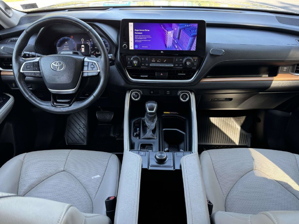 Used 2024 White Toyota Platinum image 3