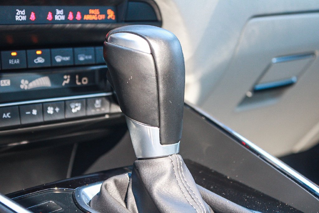 Used 2023 White Mazda Signature image 22