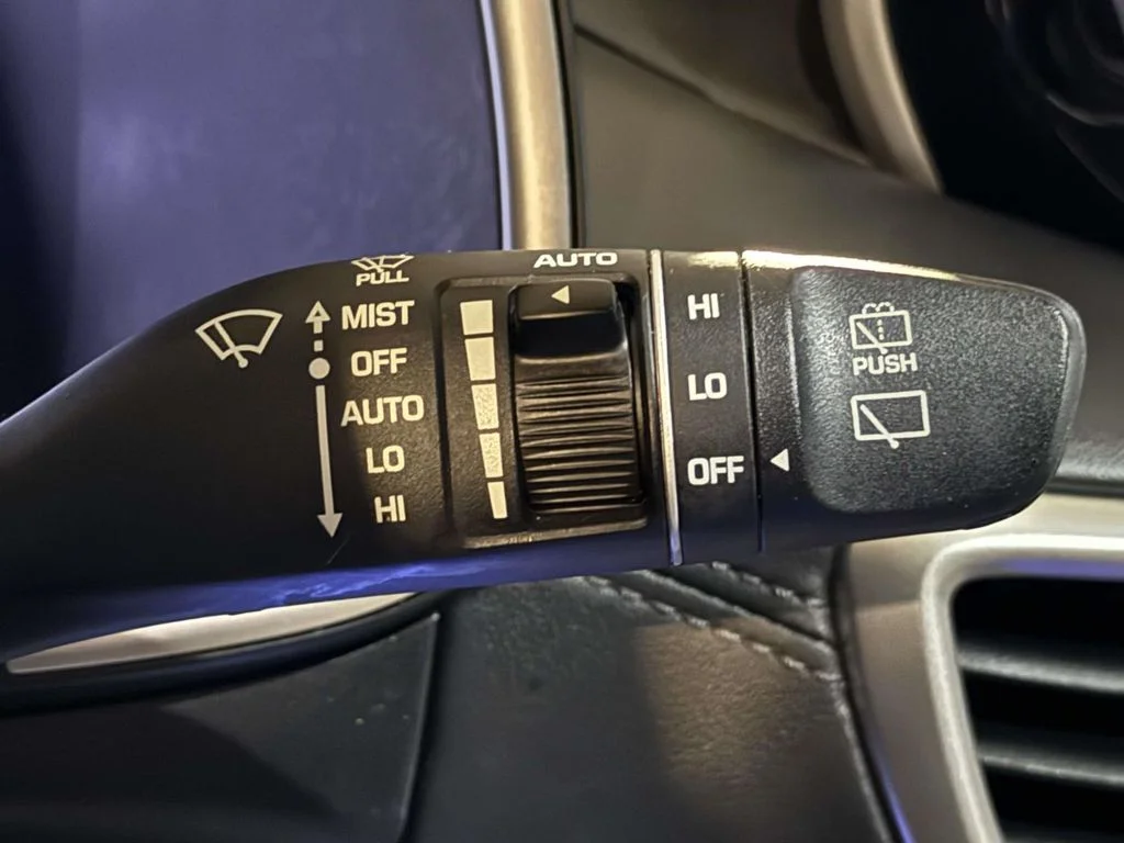 Used 2019 White Hyundai Ultimate image 25