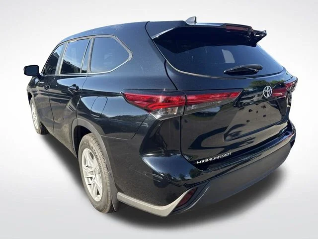 2023 Toyota Highlander LE - Photo 6