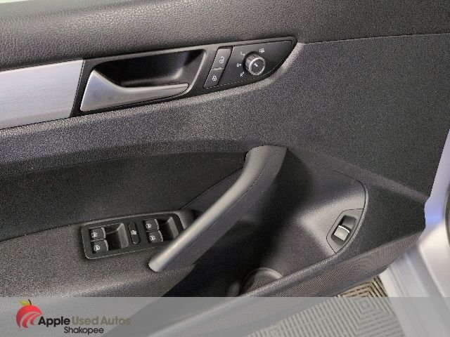 Used 2013 Silver Volkswagen 2.5 SE image 11