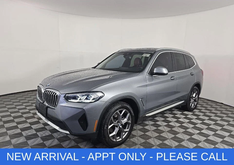 Used 2023 Gray BMW xDrive30i image 1