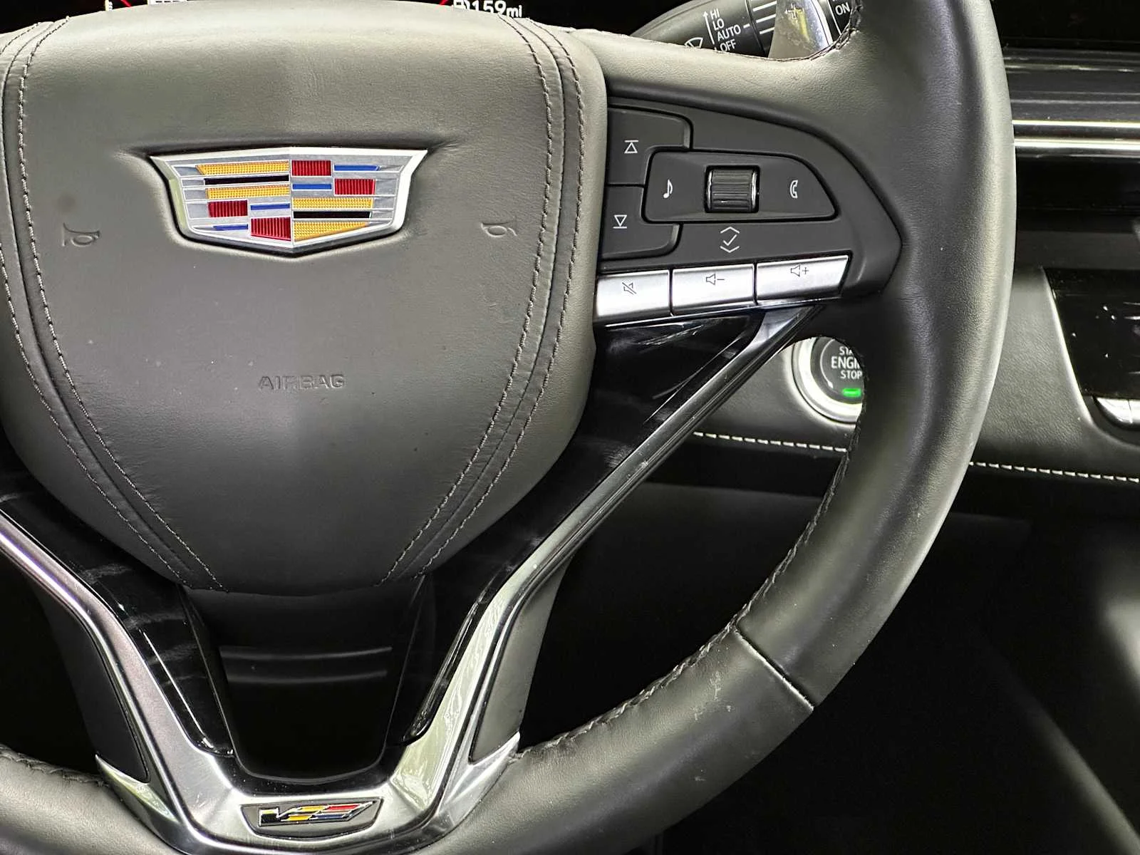 Used 2024 Black Diamond Tricoat Cadillac V-Series image 22
