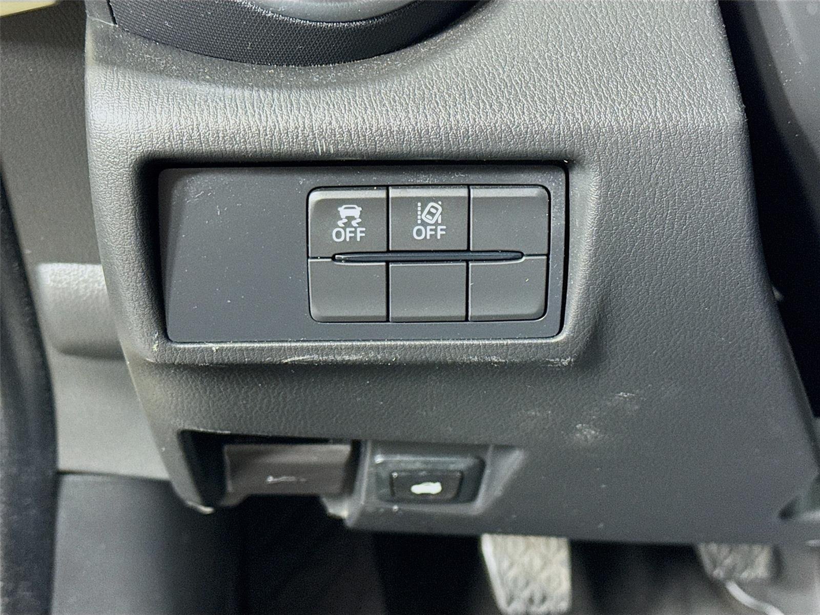 Used 2023 Zircon Sand Mazda Grand Touring image 10