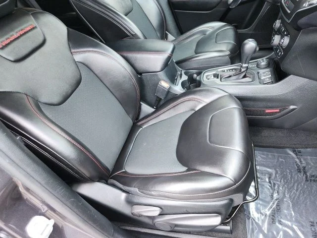 Used 2019 Crystal Metallic Jeep Trailhawk image 60