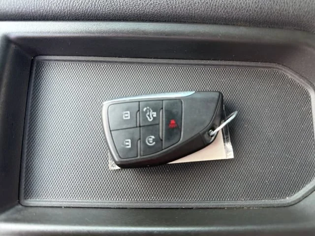 Used 2023 Summit White GMC SLE image 34