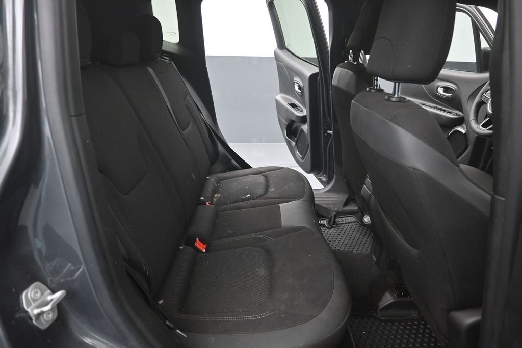 Used 2022 Gray Jeep Altitude image 2