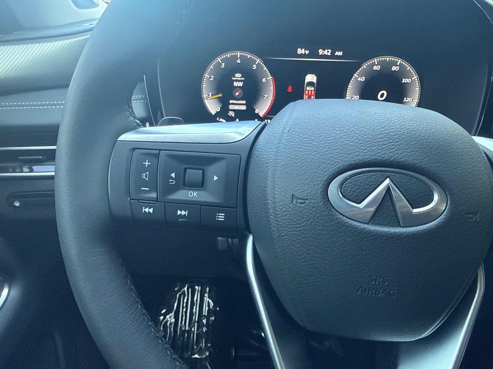Used 2025 Mineral Black INFINITI LUXE image 18