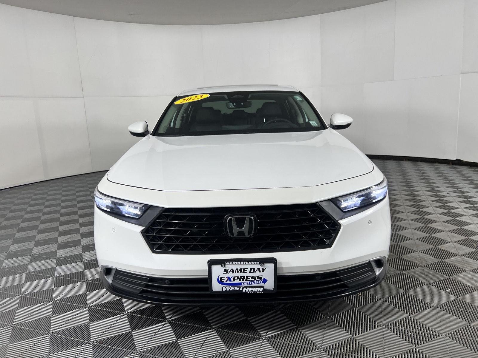 Used 2023 Platinum White Pearl Honda Touring image 21