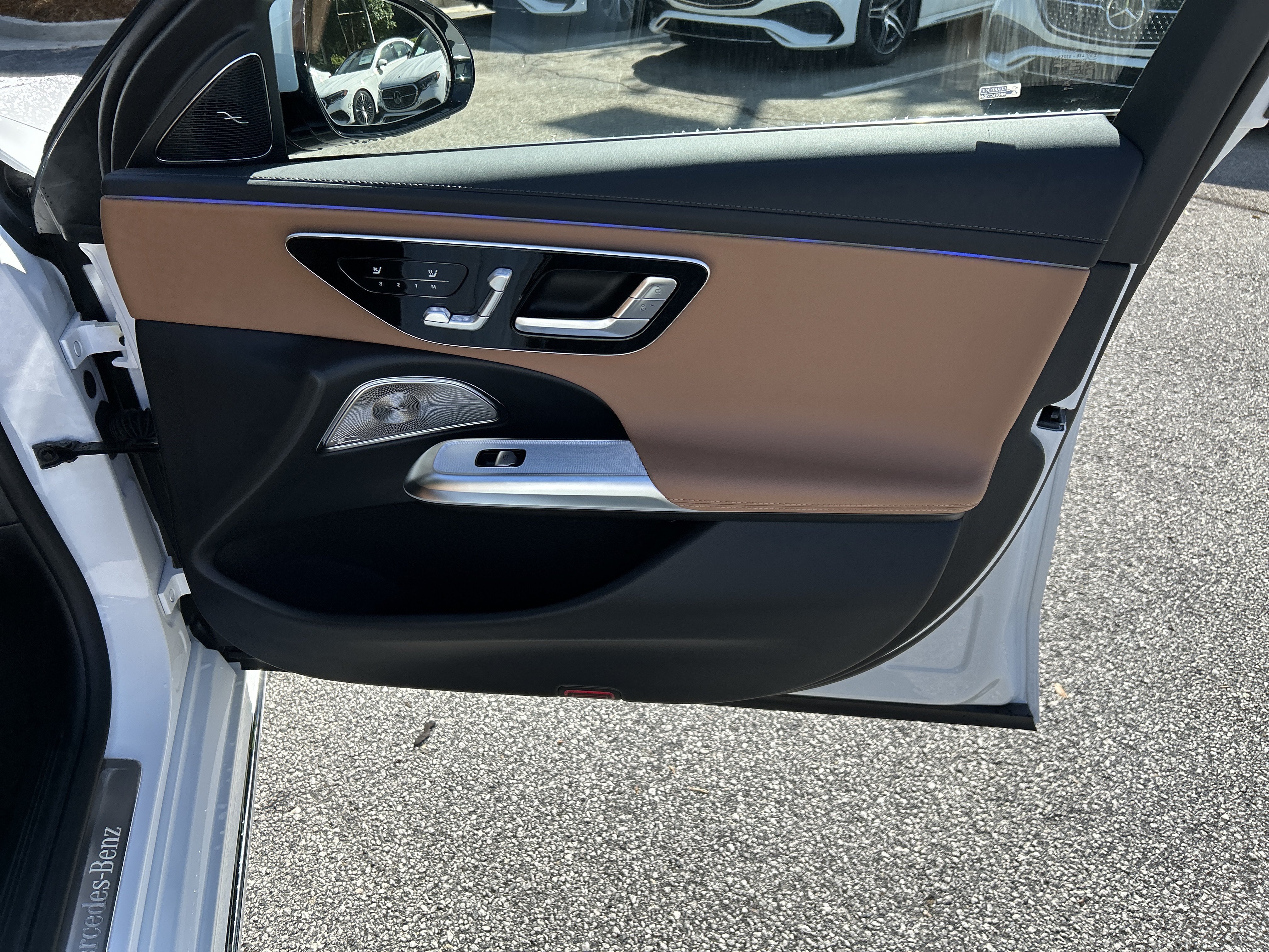 New 2026 MANUFAKTUR Moonlight White Metallic Mercedes-Benz E 450 4MATIC® Sedan image 42