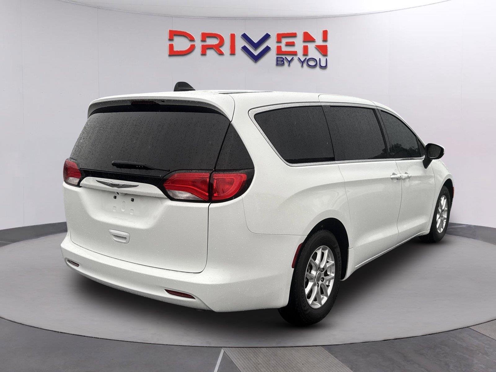 Used 2022 WHITE Chrysler LX image 4