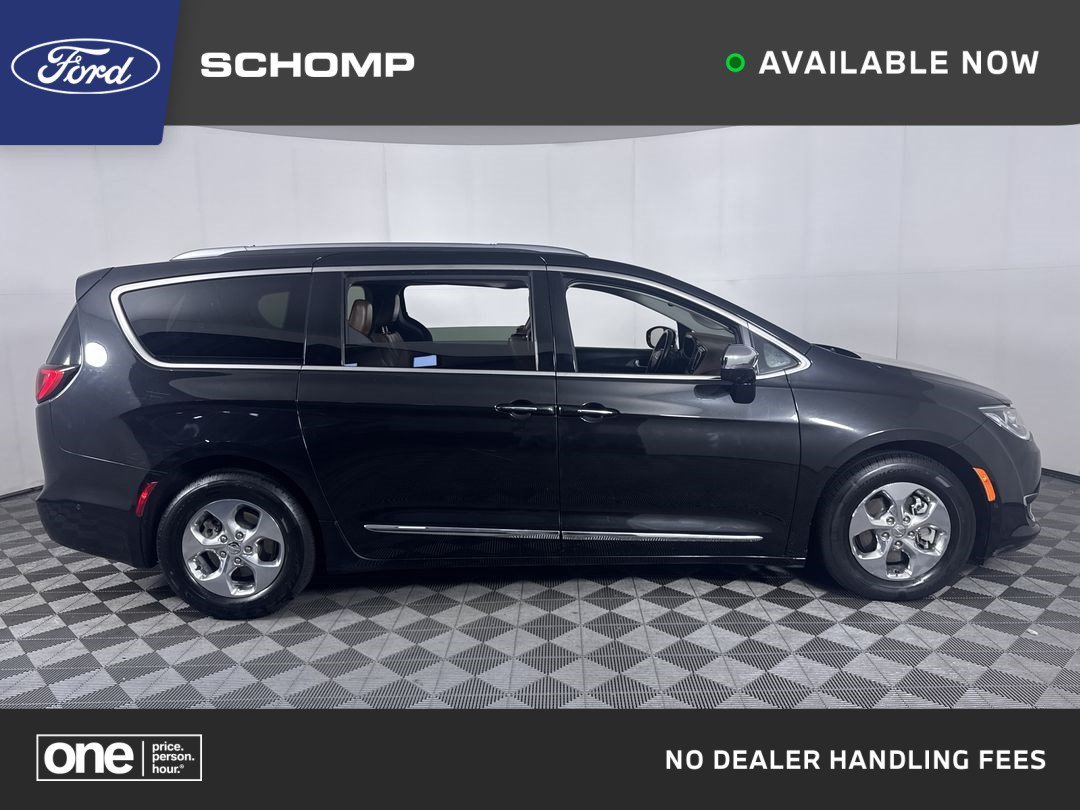 2018 Chrysler Pacifica Hybrid Limited's photo