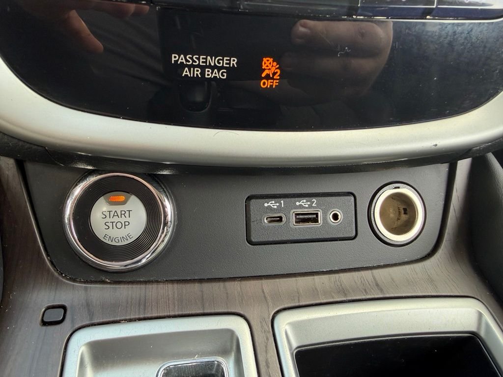 Used 2020 Orange Nissan Platinum image 29