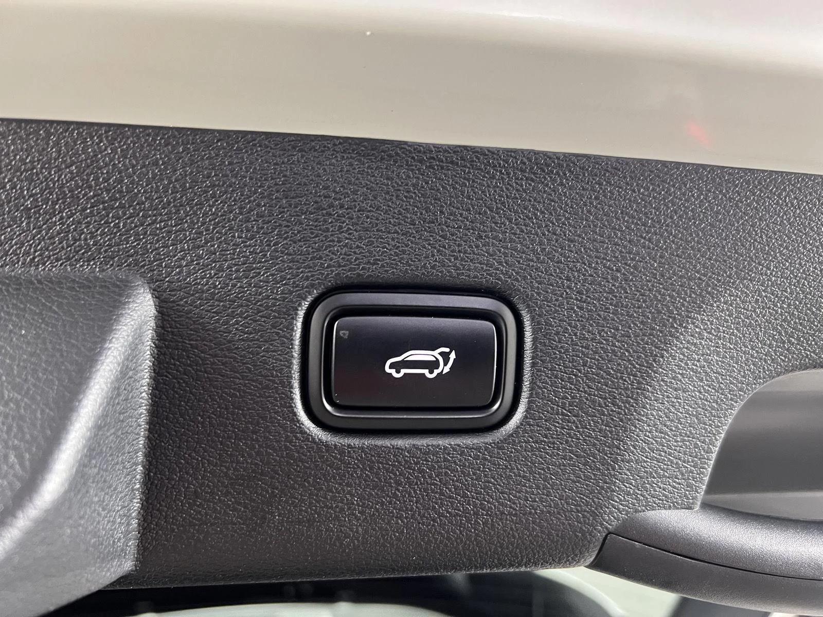 Used 2024 Snow White Pearl Kia SX-Prestige image 32