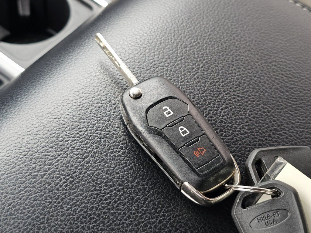 Certified Used 2018 Oxford White Ford XLT image 33