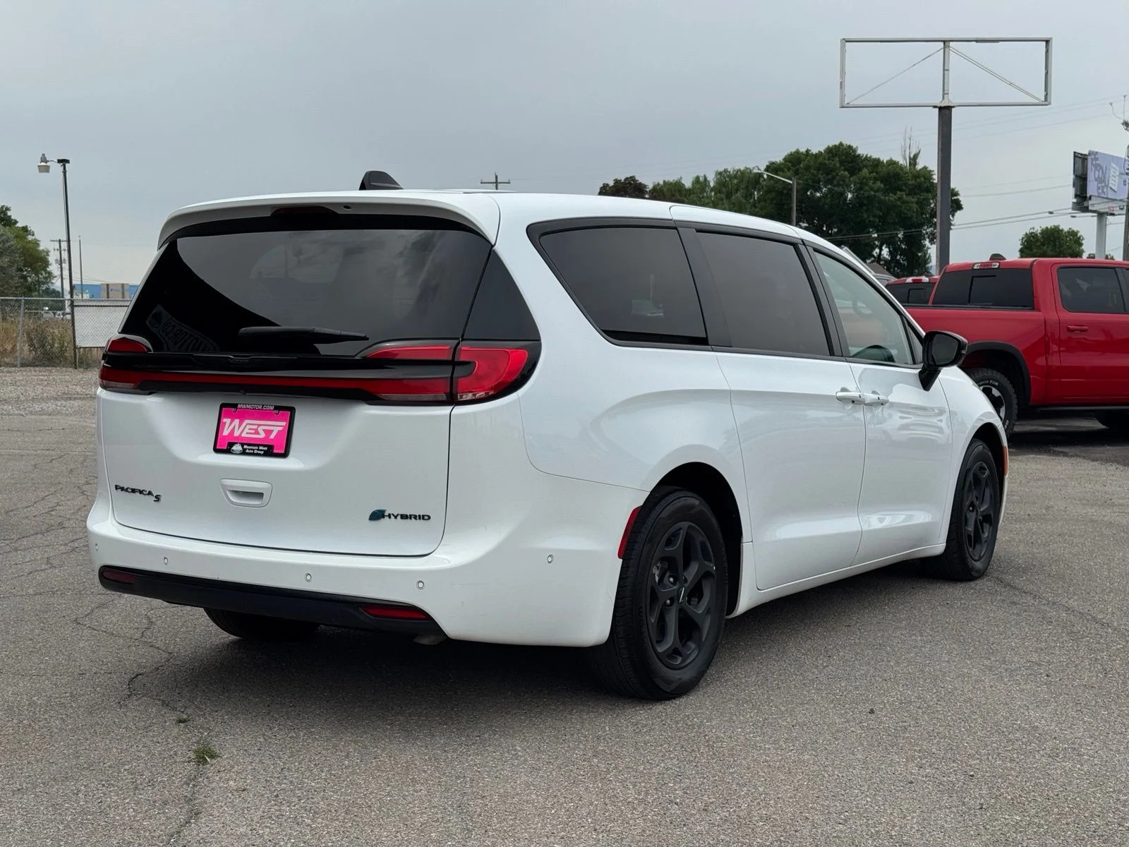 Used 2024 White Chrysler Select S Appearance image 6